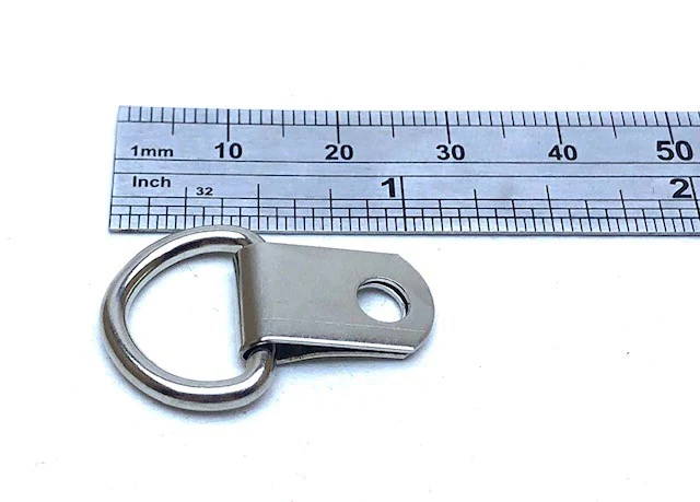 Blister de 4 attaches Étrier 7mm + 4 clous